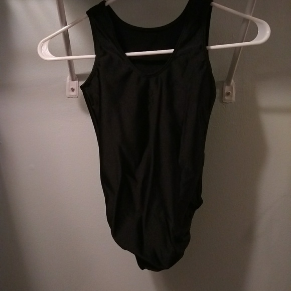 Black zone leo it says The Charleston Cup 2017 - Picture 2 of 2